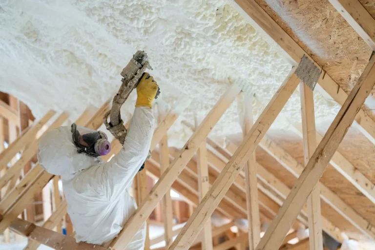 izolacja dachu pianą PUR